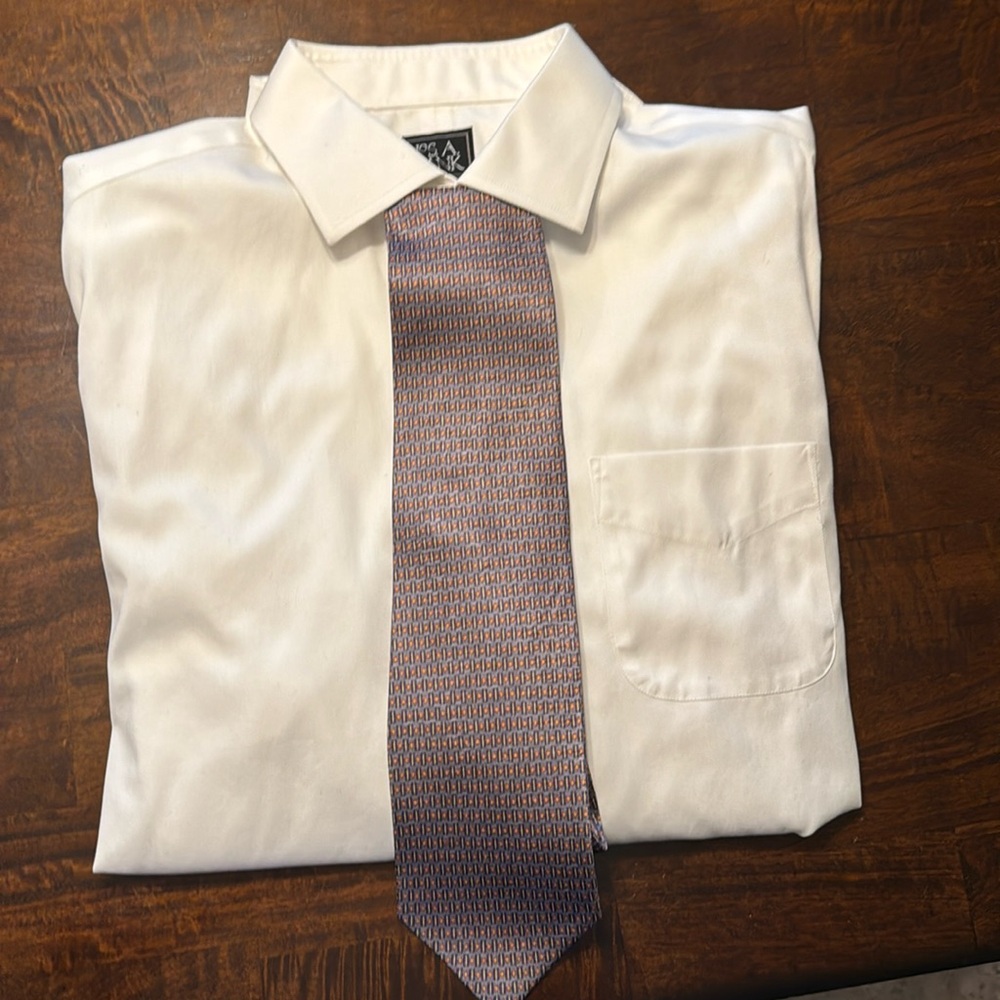 (009)NWT men’s dress tie by Tesoro Rosso. 100% silk. Handmade.